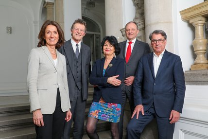 from left to right: Univ.-Prof. Mag. Dr. Barbara Sporn, Univ.-Prof. iR. DDr. Dr. h.c. Günther Löschnigg, em. Univ.-Prof. Mag. DDr. Christiane Spiel, Dipl.-Ing. Georg Feith, MBA, Dipl.-Ing. Stefan Pierer. Photo: © Foto Freisinger Universitaetsrat2023