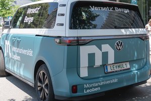 Mobile and flexible at the Technical University of Leoben. Photo: © TU Leoben A bus belonging to the Montanuniversität.