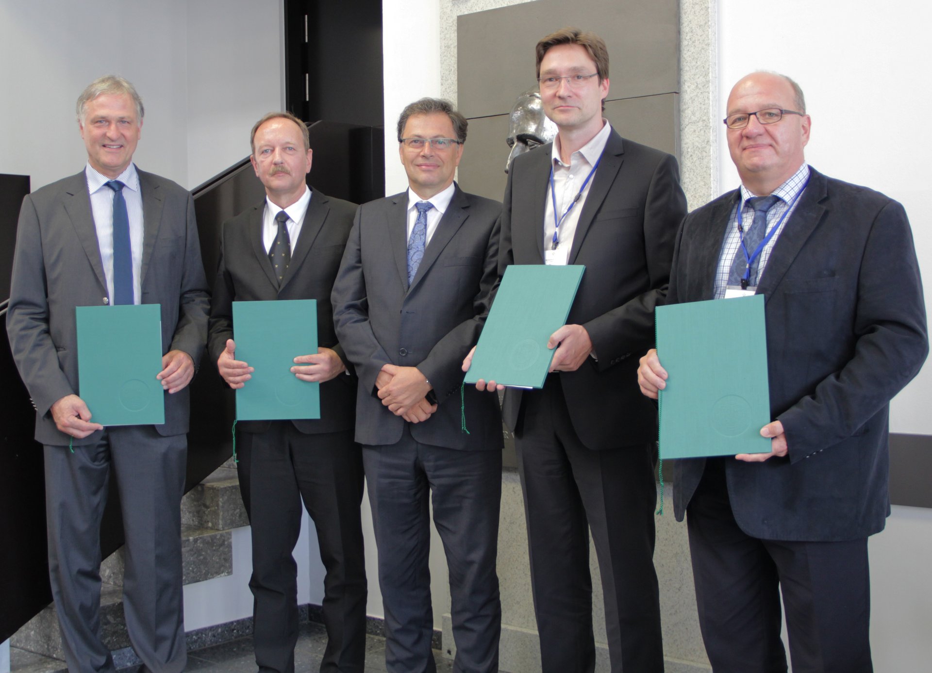 Gruppenfoto von der Unterzeichnung des Memorandum of Understanding