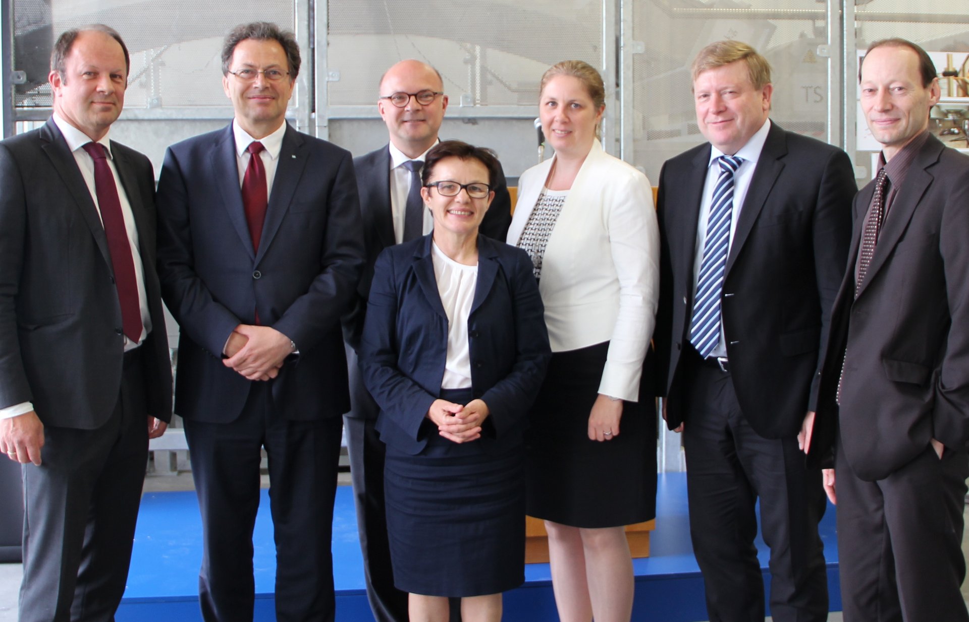 Gruppenfoto von der Eröffnung des Tübbingprüfstands