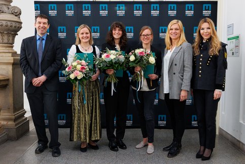 Bei der Preisverleihung am 8. März v.l.: Vizerektor Helmut Antrekowitsch, Dipl.-Ing. Kathrin Thiele, Antonia Siebenbrunner, Ass.-Prof. Dipl.-Ing. Dr.mont. Barbara Putz, Dr. Susanne Feiel (Leiterin International Relations and European University), Dr. Eva Wegerer. 