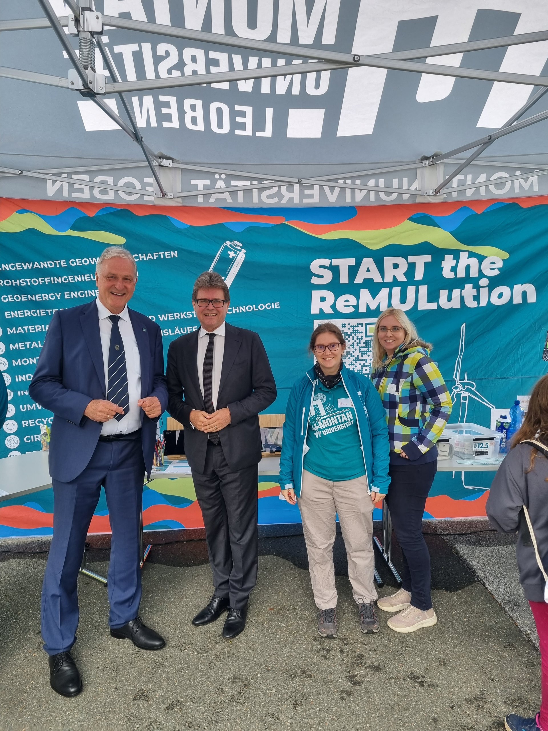 BM Polaschek besuchte beim Science Garden Festival mit Rektor Peter Moser den Stand der Montanuniversität Leoben.