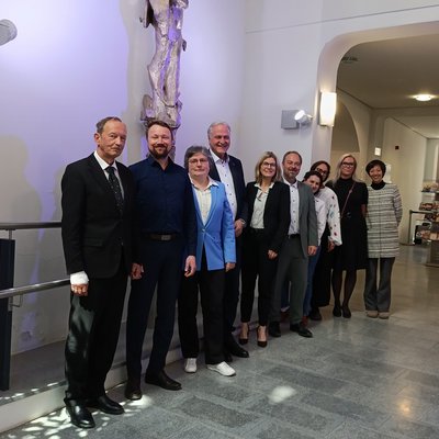 Die Montanuniversität Leoben und die Angehörige der Technischen Universität Bergakademie Freiberg und der Montanuniversität, 10 Personen.