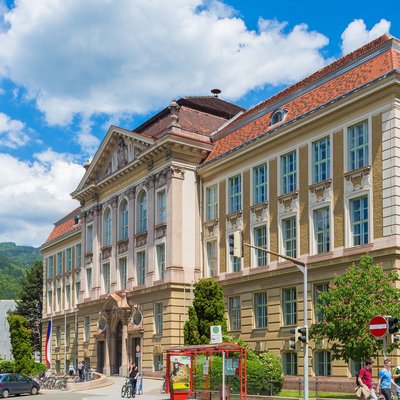 Das Hauptgebäude von der Montanuniversität Leoben. 