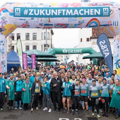 Läufer am Start des LE Laufs 2024 in Leoben.