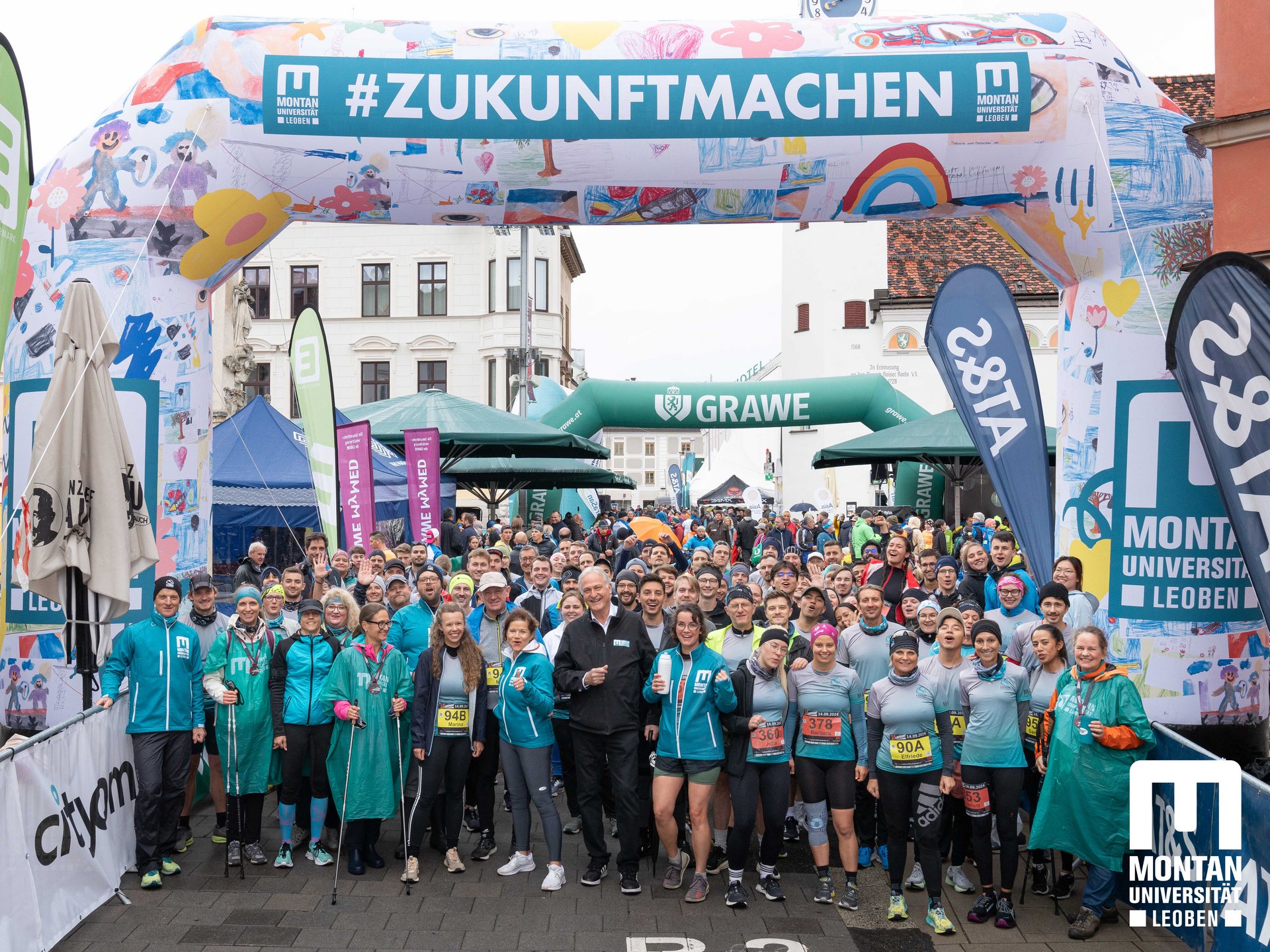 Läufer am Start des LE Laufs 2024 in Leoben.