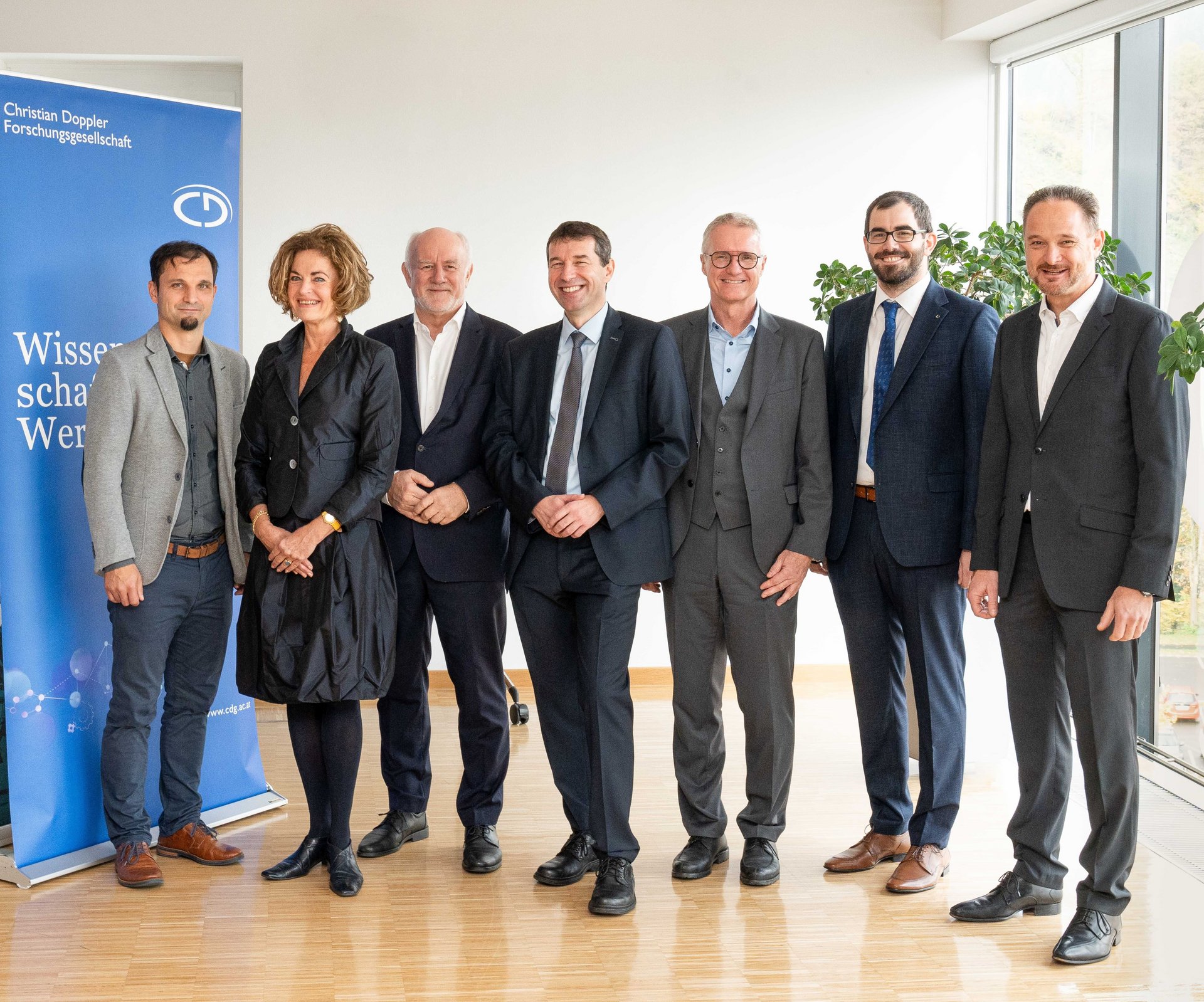 v.l. Thomas Rumetshofer (Borealis), MR Dr. Ulrike Unterer, Vizepräsidentin der CDG, Univ.-Prof. Dr. Josef Eberhardsteiner (TU Wien), Helmut Antrekowitsch, Vizerektor für Forschung und Nachhaltigkeit (Montanuniversität Leoben), Armin Hessenberger (Poloplast GmbH), Dr. Florian Arbeiter (Montanuniversität Leoben), Franz Fuchs (Pipelife Austria GmbH) bei der offiziellen Eröffnung des neuen CD-Labors "ImReMat". Foto: © MUL/Tauderer