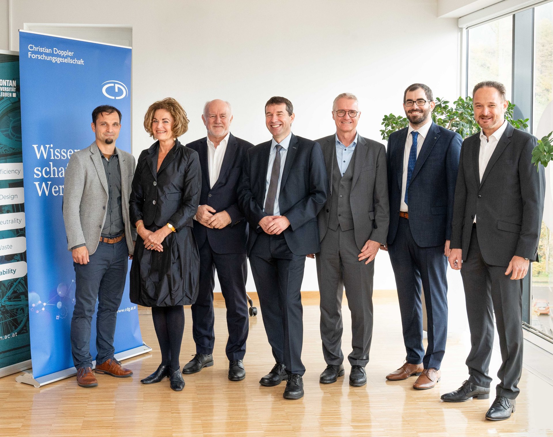 v.l. Thomas Rumetshofer (Borealis), MR Dr. Ulrike Unterer, Vizepräsidentin der CDG, Univ.-Prof. Dr. Josef Eberhardsteiner (TU Wien), Helmut Antrekowitsch, Vizerektor für Forschung und Nachhaltigkeit (Montanuniversität Leoben), Armin Hessenberger (Poloplast GmbH), Dr. Florian Arbeiter (Montanuniversität Leoben), Franz Fuchs (Pipelife Austria GmbH) bei der offiziellen Eröffnung des neuen CD-Labors "ImReMat". Foto: © MUL/Tauderer