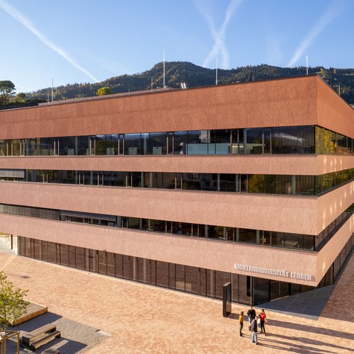 Rotes Studienzentrum der Universität in Leoben.