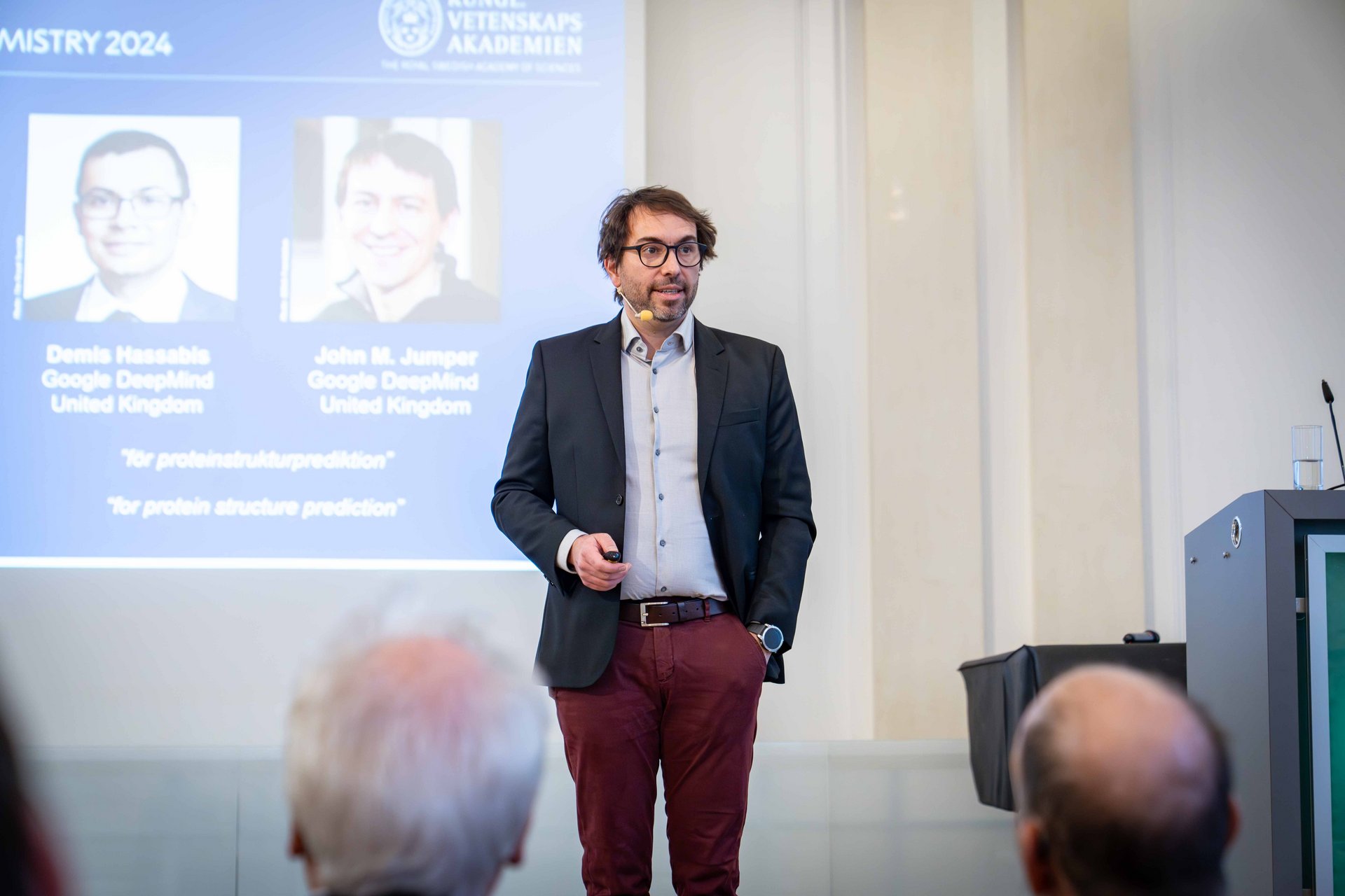 Univ.-Prof. Gustav Oberdorfer vom Institut für Biochemie der Technischen Universität Graz hielt den interessanten Vortrag “Predicting and Designing the Building Blocks of Life”. Foto: © MUL/Luschin.  