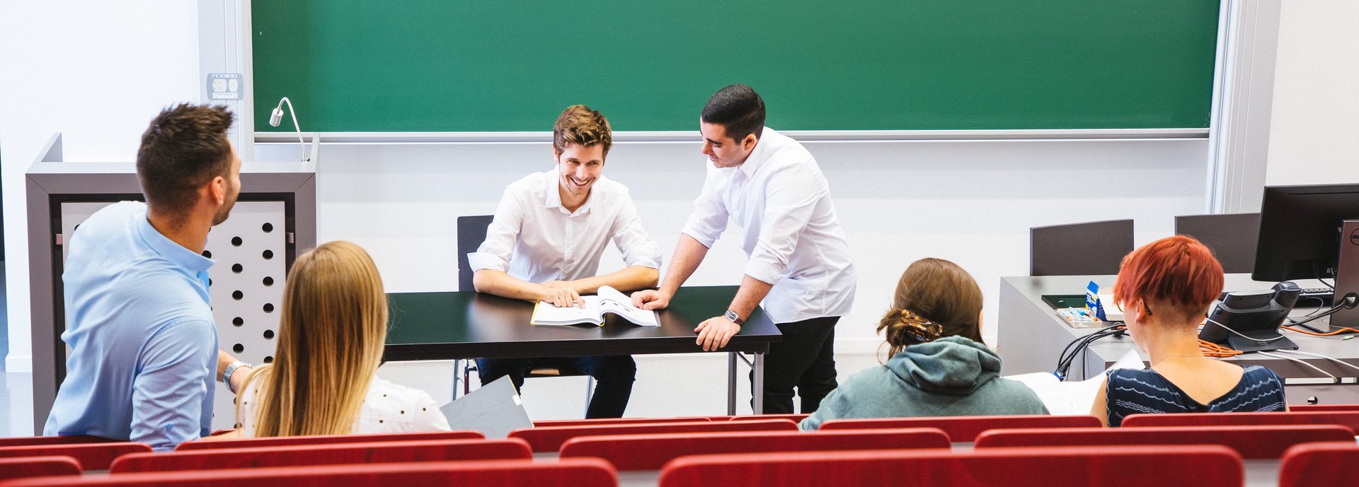 Studierende im Hörsaal der Montanuniversität Leoben in Österreich.