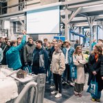 Die wichtigsten Zahlen und Fakten der Montanuniversität Leoben auf einen Blick. Foto: © Montanuniversität Leoben Einige Menschen erkundigen sich am Info-Tag