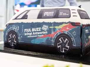 MUL-BUZZ Am Parkplatz