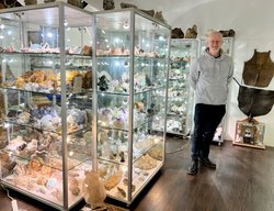 Scheelite crystal (c. 10 cm) from Wurten, Carinthia; collection Prof. Dr. R. Pomberger Sammlung_Pomberger_2_Kopie