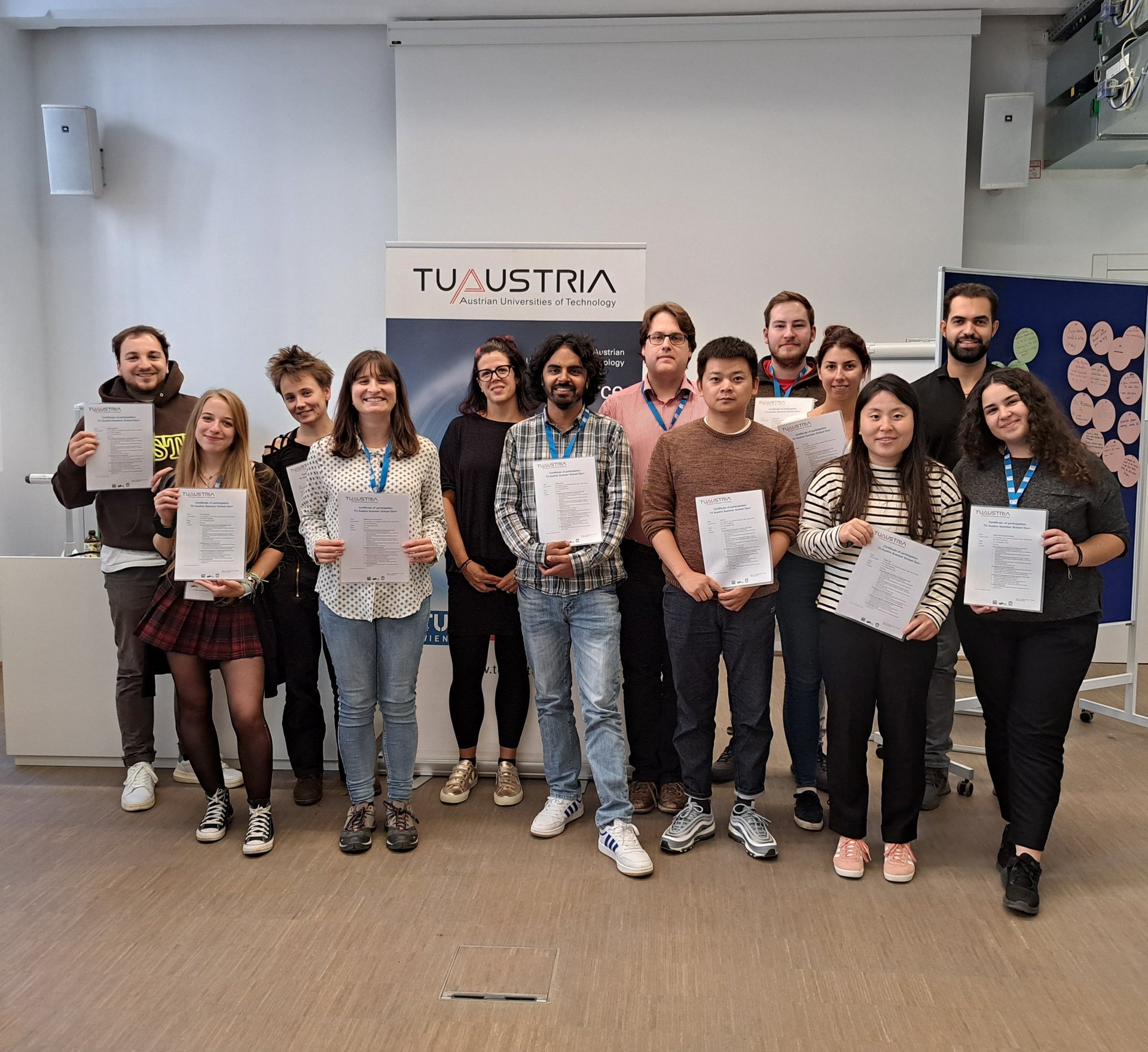 Die Veranstaltung wurde durch die feierliche Verleihung der Zertifikate abgeschlossen. Foto: TU Austria