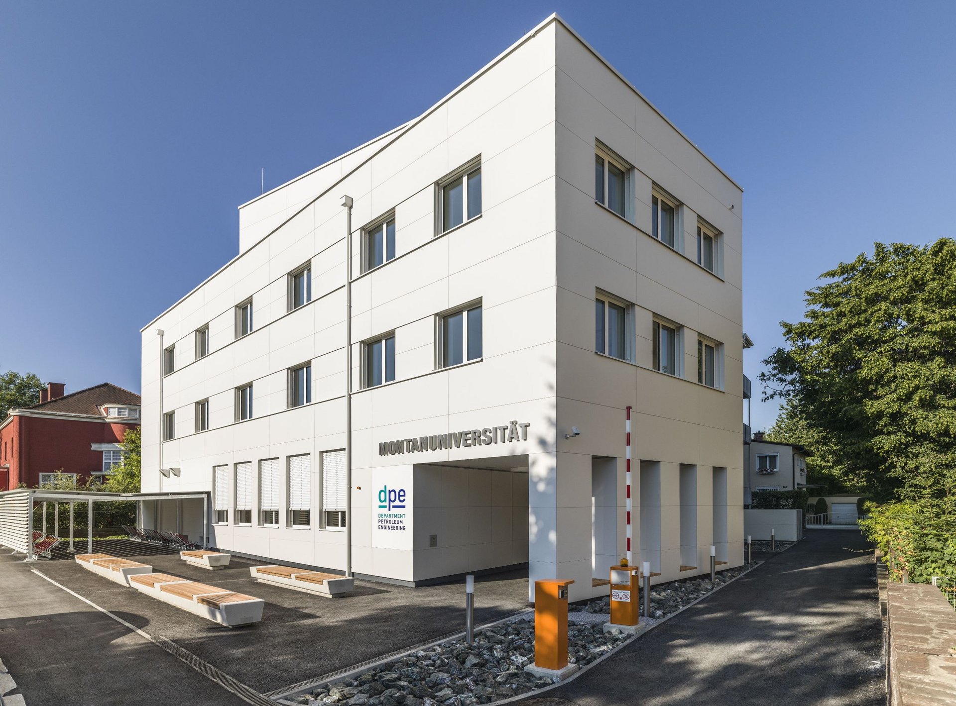 Aufnahme des neu umgebauten Gebäudes des Departments Petroleum Engineering am Campus der Montanuni Leoben