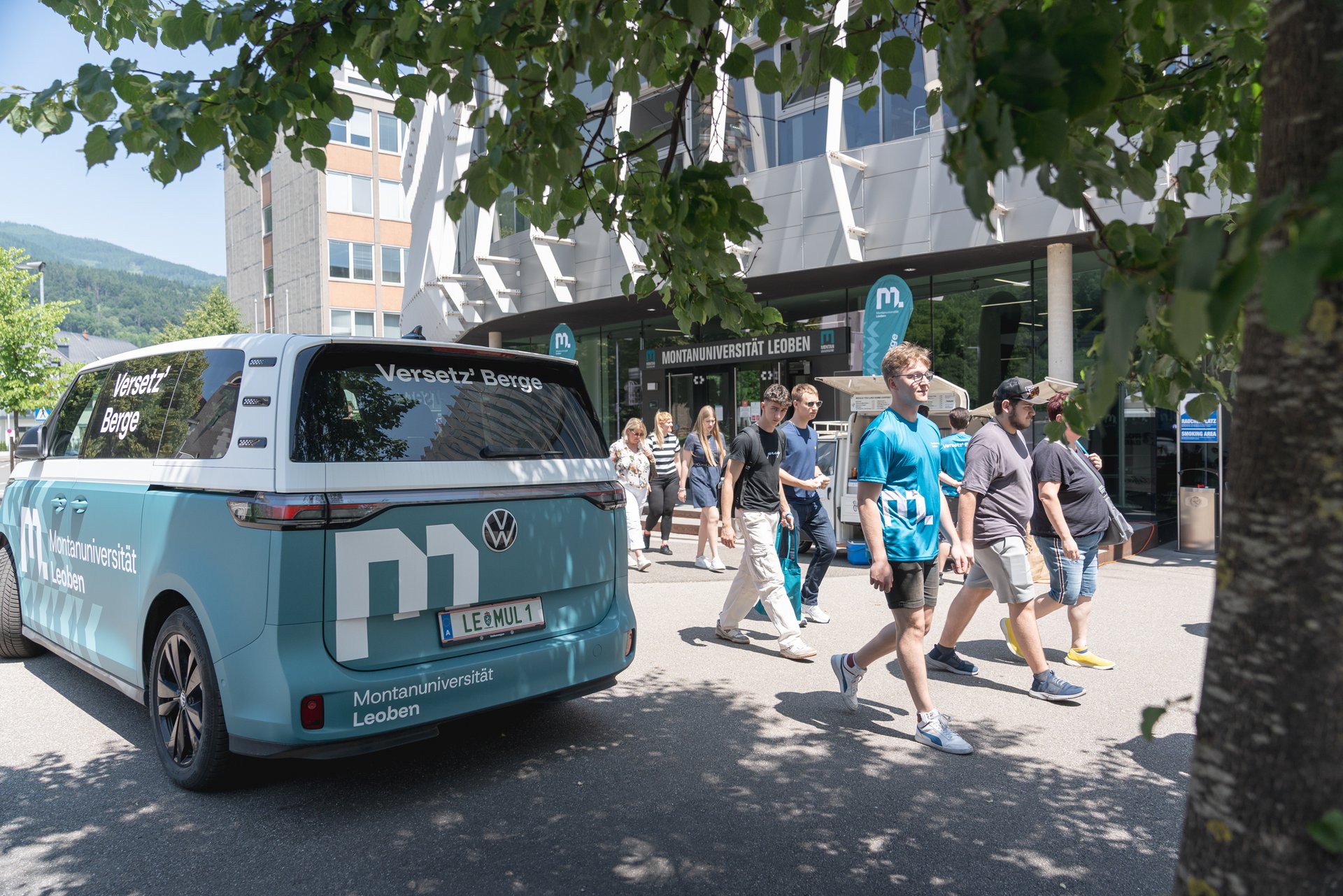 Info-Tag an der Montanuniversität Leoben. Foto: © MUL/Stefanie Luschin Die Besucher*innen des Info-Tags werden durch die Stadt geführt.