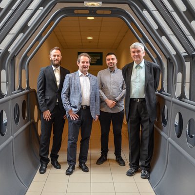 Gruppenbild mit Professoren und Forschern der Montanuniversität Leoben: Mohammadhossein Sharifian, Wolfgang Kern, Nikolaos Kostoglou, Gisbert Rieß.