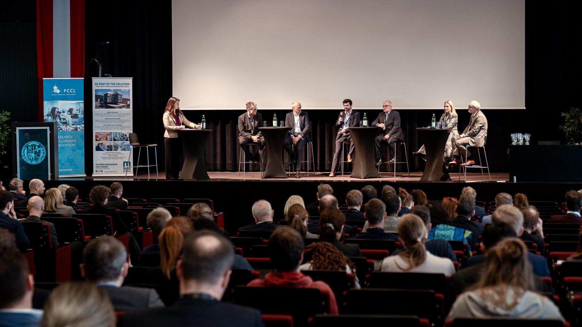  Podiumsdiskussion zum Thema "Kunststoffe in einer Welt ohne Erdöl"  mit Harald Bleier, Ecoplus NÖ, Alexander Kronimus, Plastics Europe, Sabine Nadherny-Borutin, Plastics Europe Austria, Markus Seidel, BMW Group Martin Wimmer, Bundesministerium für Klimaschutz, Umwelt, Energie, Mobilität, Innovation und Technologie, Andreas Leitner, OMV AG. Moderiert durch Michaela Plank, Österreichischer Carbon Cycle Circle – Team für nachhaltigen Kohlenstoffkreislauf. Foto: MUL/Tauderer 