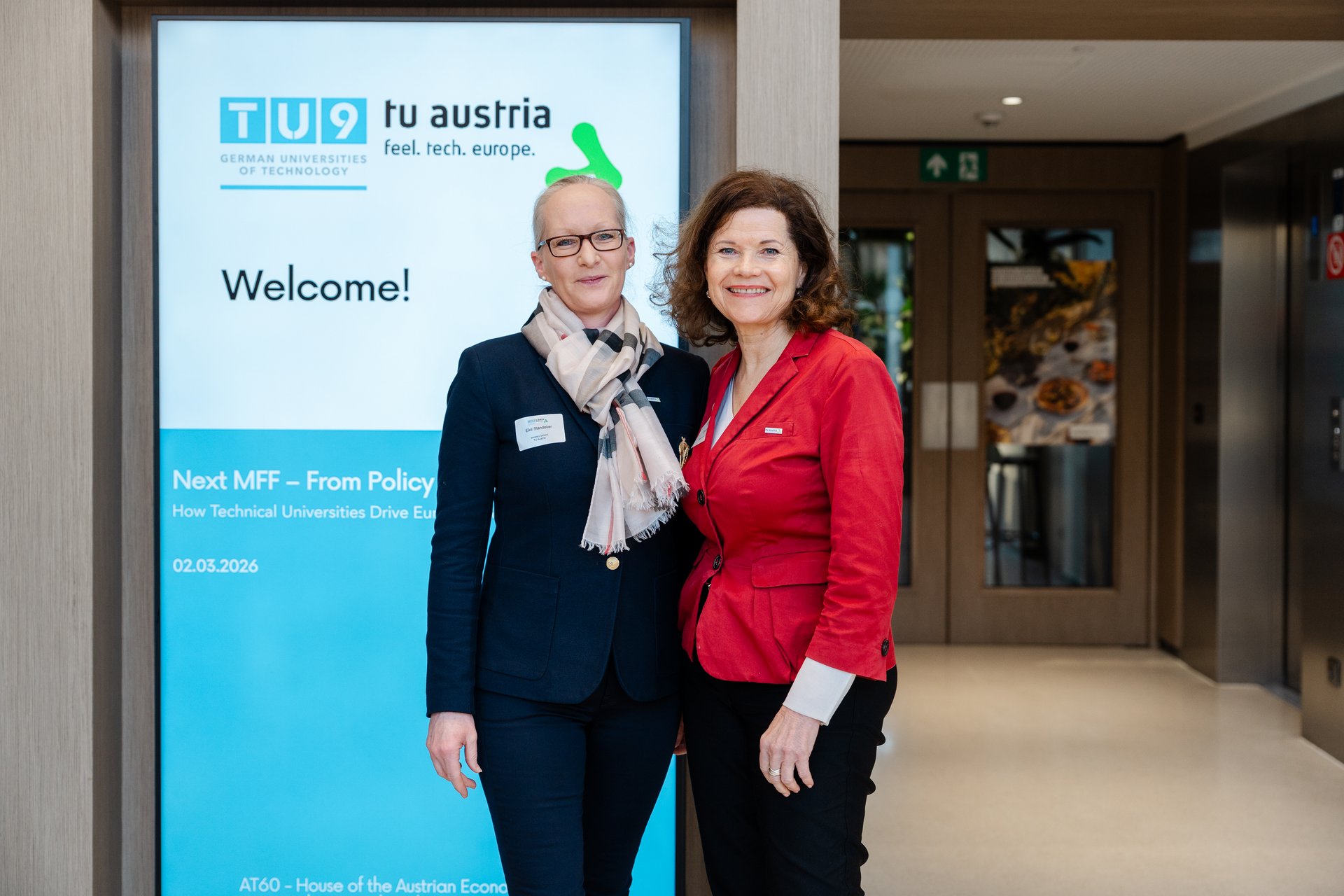 Vizerektorin Christina Holweg (r.) gemeinsam mit Dr. Elke Standeker, Generalsekretärin der TU Austria (l.). Foto: © Olivia van der Beken