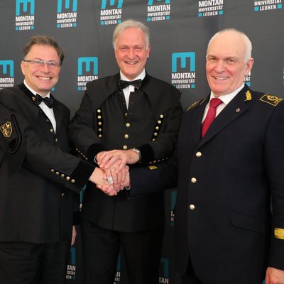 Gruppenfoto von der Präsentation des UNESCO Kompetenz- und Ausbildungszentrums für nachhaltige Rohstoffgewinnung an der Montanuniversität Leoben