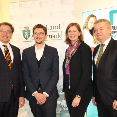 Gruppenbild von der Projektpräsentation am 12. Februar 2019 in Graz. Von links: Montanuni-Rektor Wilfried Eichlseder, operativer Projektleiter Professor Thomas Kienberger, Wirtschafts- und Wissenschaftslandesrätin Barbara Eibinger-Miedl, Landesrat Anton Lang.