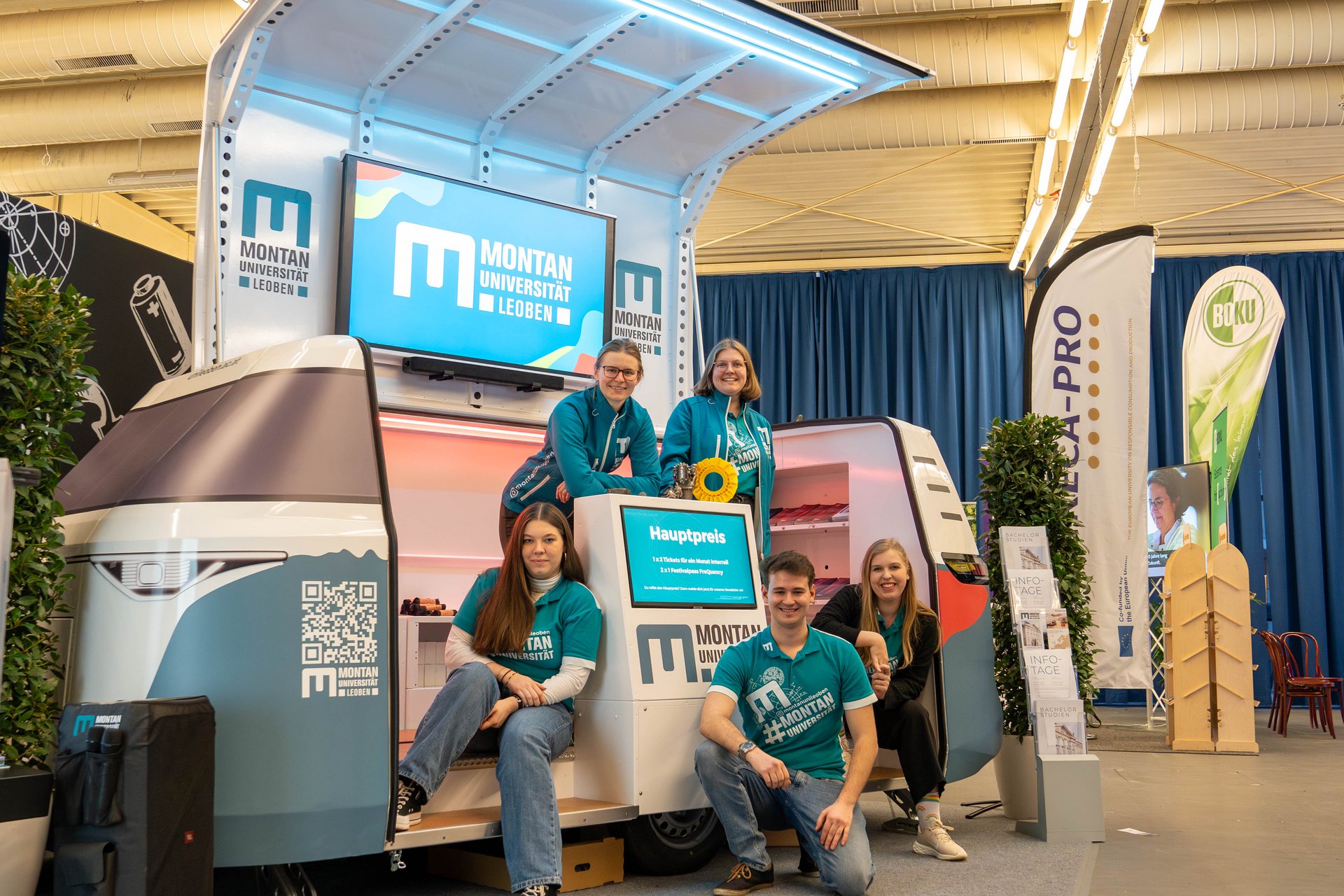 Der „MUL Buzz“ ist eine maßstabsgetreue Nachbildung des ID. Buzz und soll die Montanuniversität Leoben auf Veranstaltungen und Bildungsmessen mobil und kreativ präsentieren. Foto:  © MUL /Stefanie Luschin