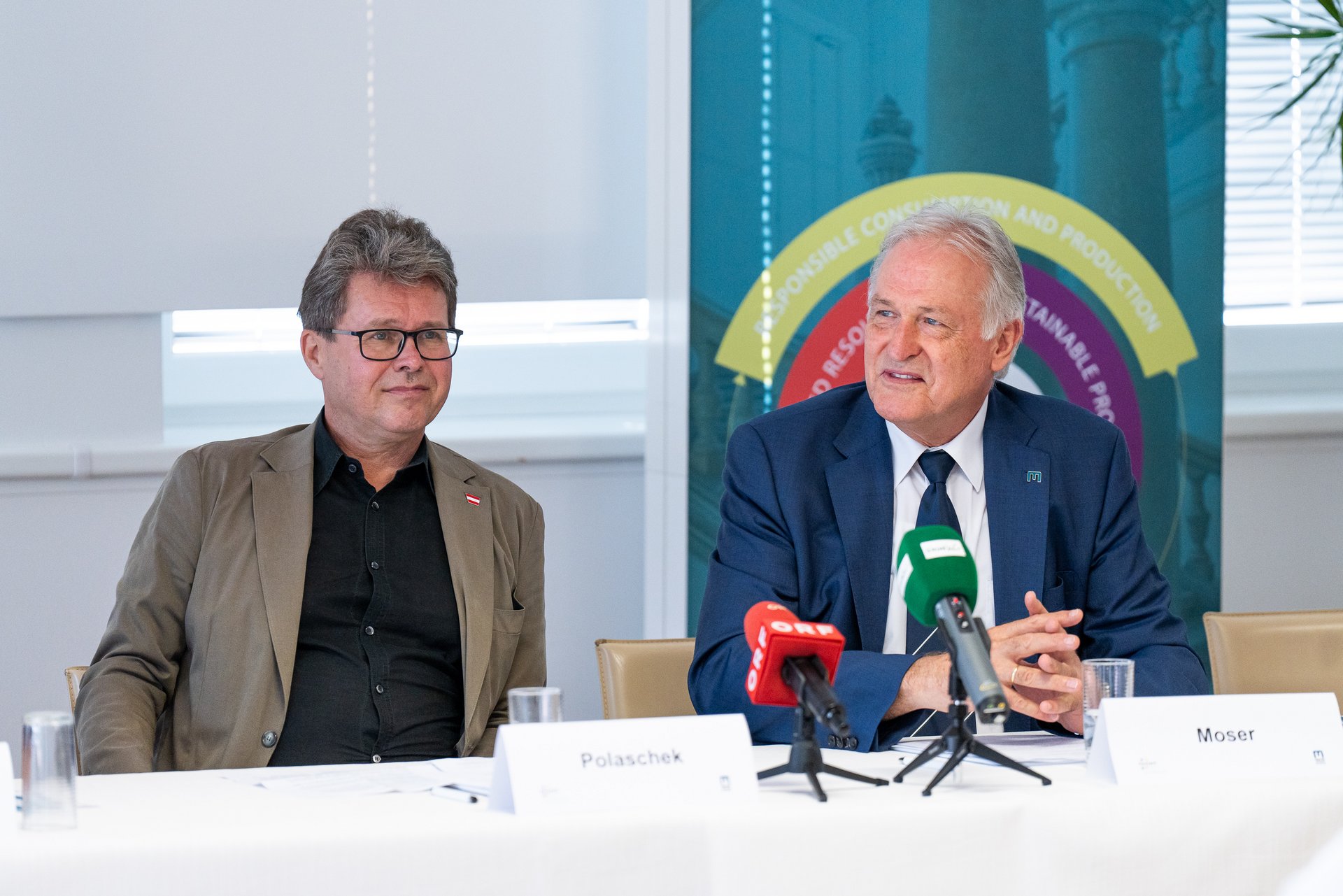 Bundesminister Martin Polaschek und Rektor Peter Moser bei der Pressekonferenz