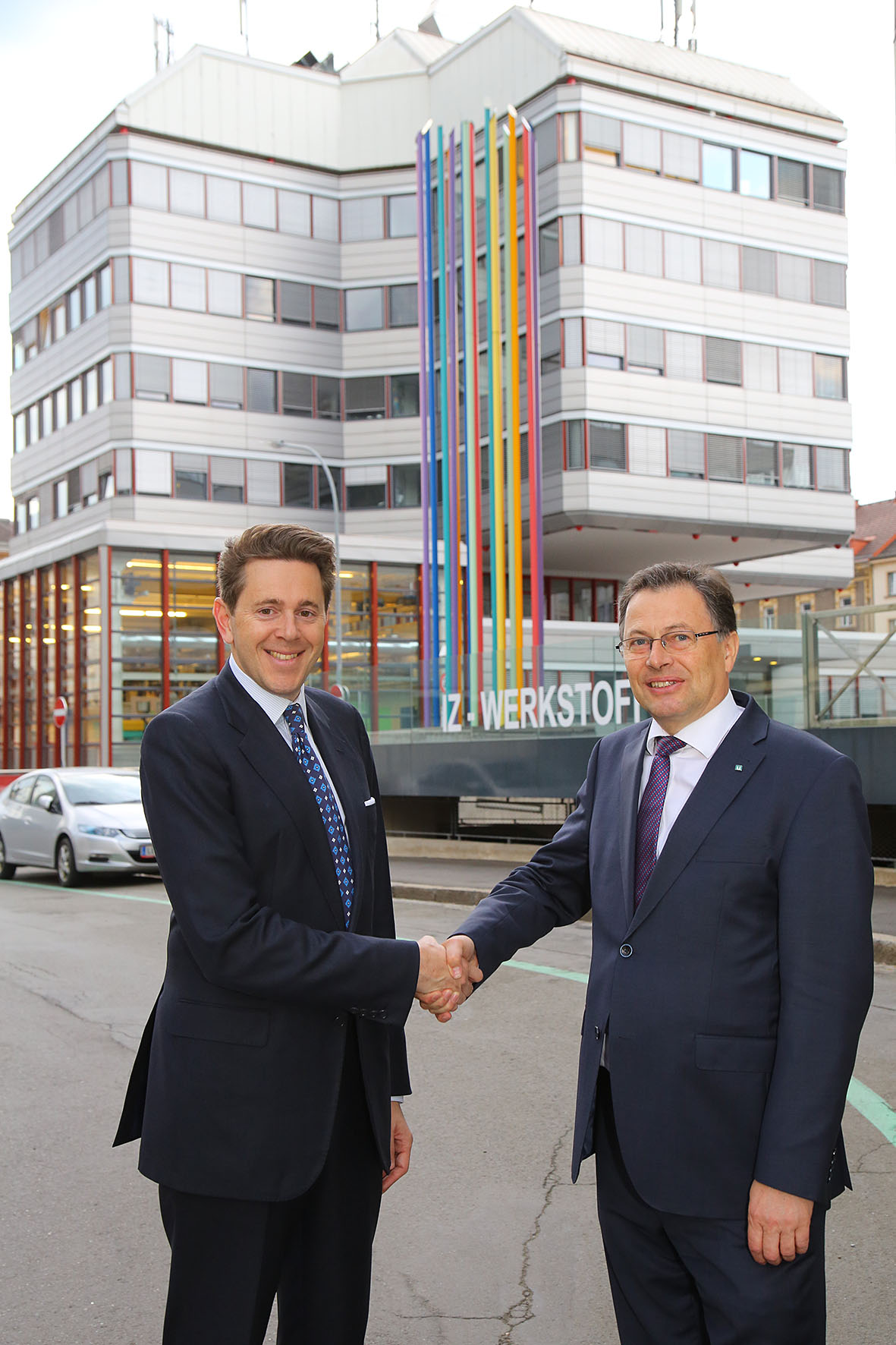 Rektor Wilfried Eichlseder (rechts) mit Staatssekretär Dr. Harald Mahrer