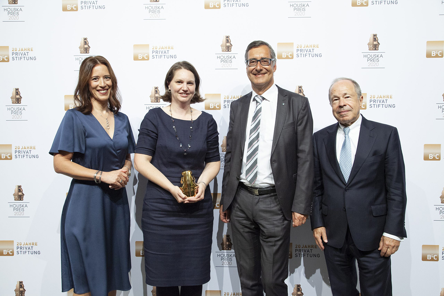 Gruppenfoto von der Preisverleihung in Wien mit von links Dr. Mariella Schurz (B&C), Priv.-Doz. Dr. Megan Cordill (ESI), Univ.-Prof. Dr. Christian Mitterer (Montanuni), Dr. Erich Hampel (B&C)